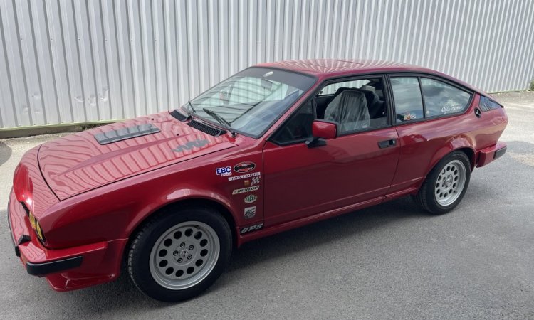 Un grand merci au propriétaire de cette superbe ALFA ROMEO GTV6 pour sa confiance. 